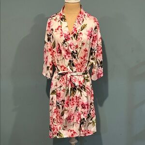 Show Me Your Mumu Garden Of Blooms Brie Robe White Pink Floral One Size